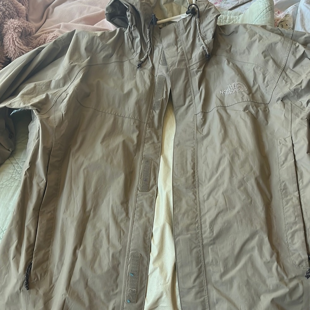 Men’s North Face HyVent DT